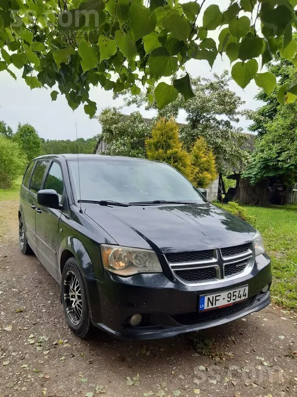 Pārdodu Dodge Grand Caravan 2011.g. Labā braukšanas kārtībā. Motors un ātrumkārbā teicamā stāvoklī. Uzlikta jauna Itāļu autog ...