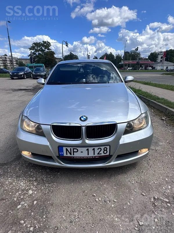 BMW Sakarā ar jaunā auto iegādi, tiek tirgots bmw 320,