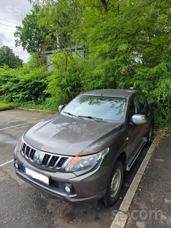 Mitsubishi Pārdodu automašīnu: vietām virspusēja rūsa, kravas
