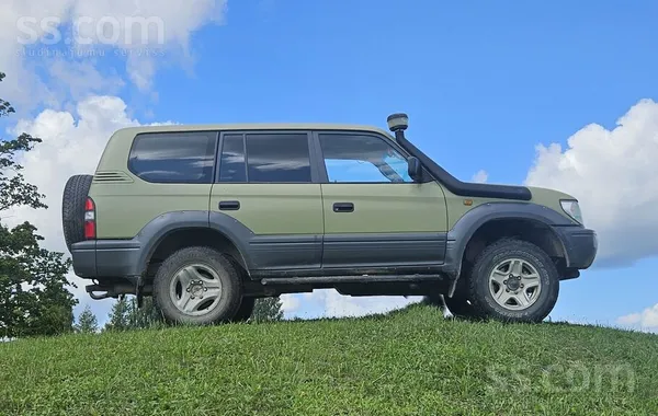 Toyota Pārdod Toyota Land cruiser labā tehniskā stāvoklī.