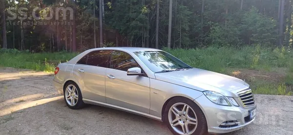 Mercedes Pārdodu E220 Avangard sedanu, auto ir ļoti labā ga