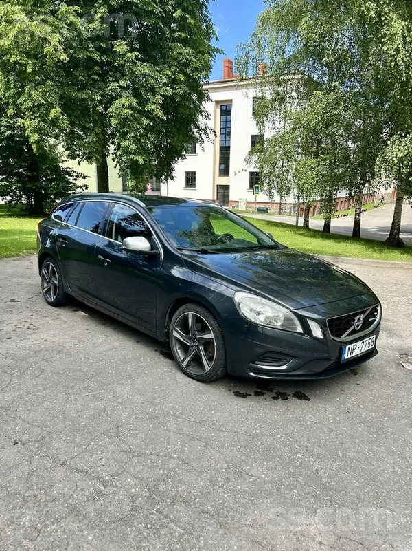 Volvo Pārdodu Volvo V60 R- Design 1.6 dīzelis/84 kW. Aut