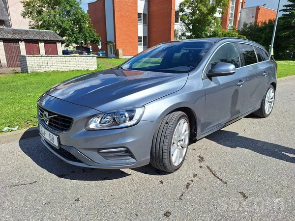 Volvo Auto ļoti labā stāvoklī ar pārbaudāmu nobraukumu j