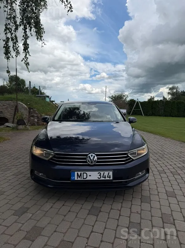 Volkswagen Pārdod uzticamu un komfortablu Volkswagen Passat B