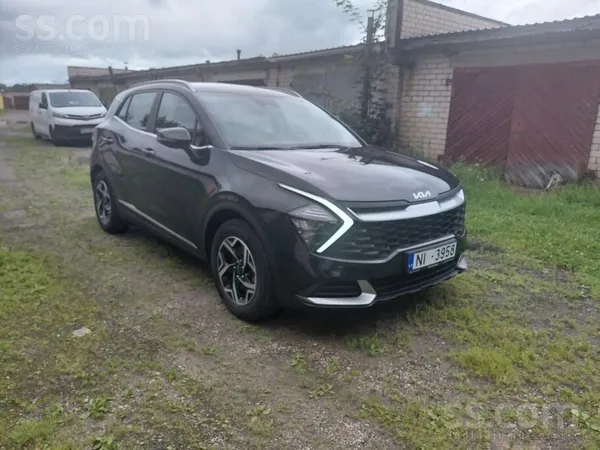 KIA Mašīna ir labā tehniskā stāvoklī. 