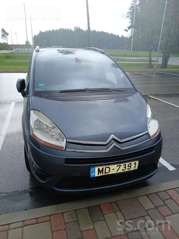 Citroen Normāls franču auto. Kārba robots. Apskatīt var Ja