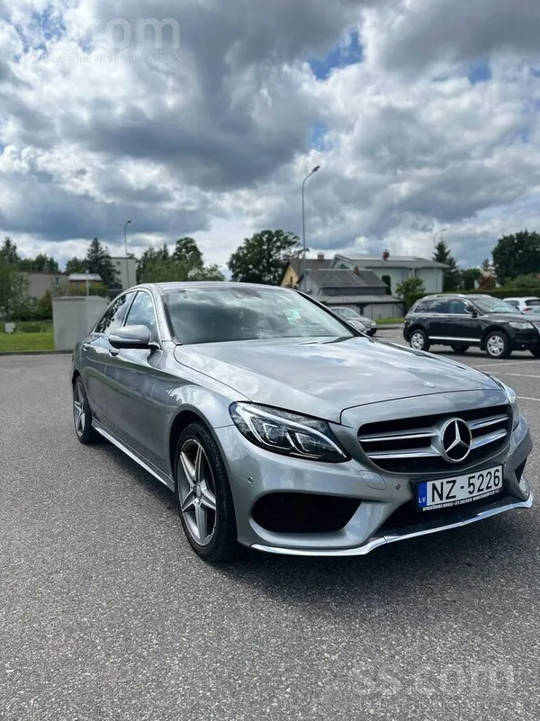 Pārdod Mercedes Benz automātiskā Kārba. 
Ekonomisks un elegants auto. 
Amg melna, regulējama ādas 3 spieķu šķeltā multistūr ...