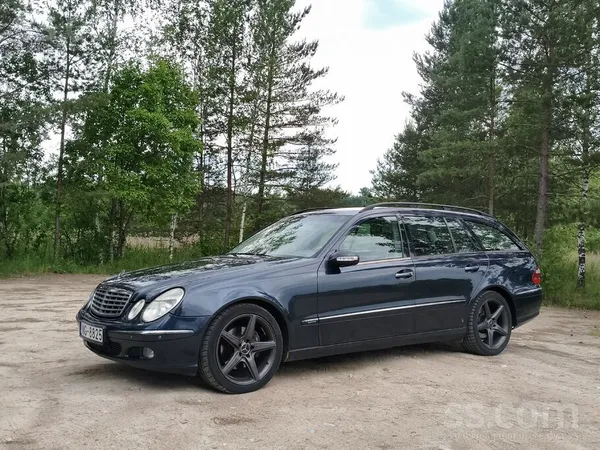 Mercedes Pārdod uzticamu S211 Mercedes E320.
