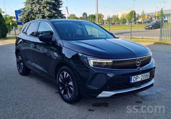Skaists auto tiko ievests no Francijas. Opel Grandland 1, 5 dīzelis ar 96kw.