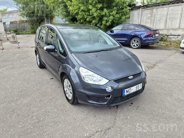 Ford Ford S-Max ar kosmisku ietilpību un svaigu TA uz g