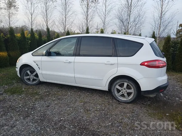 Ford Pārdodam mūsu ģimenes automašīnu, kura godīgi kalp