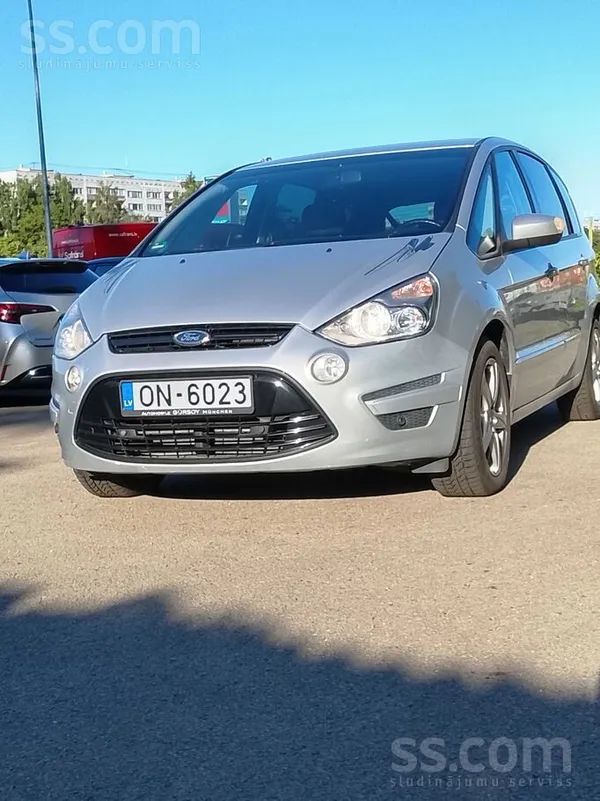 Ford Продаю машину в отличном состоянии с новым техосмо
