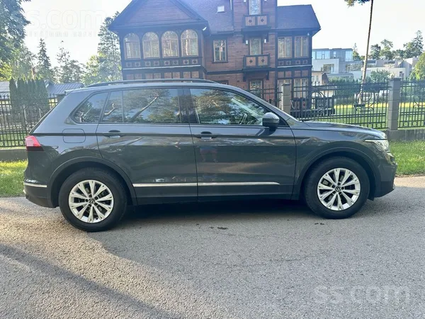 Volkswagen Pārdod koptu un uzticamu Volkswagen Tiguan Life 1.