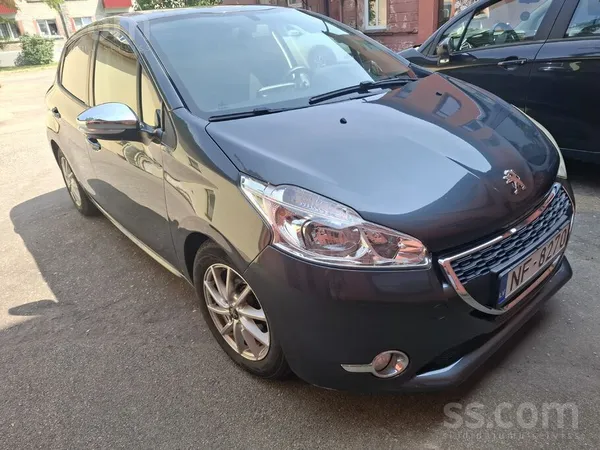 Peugeot Auto braukšanas kārtībā, braukusi sieviete, jauns 
