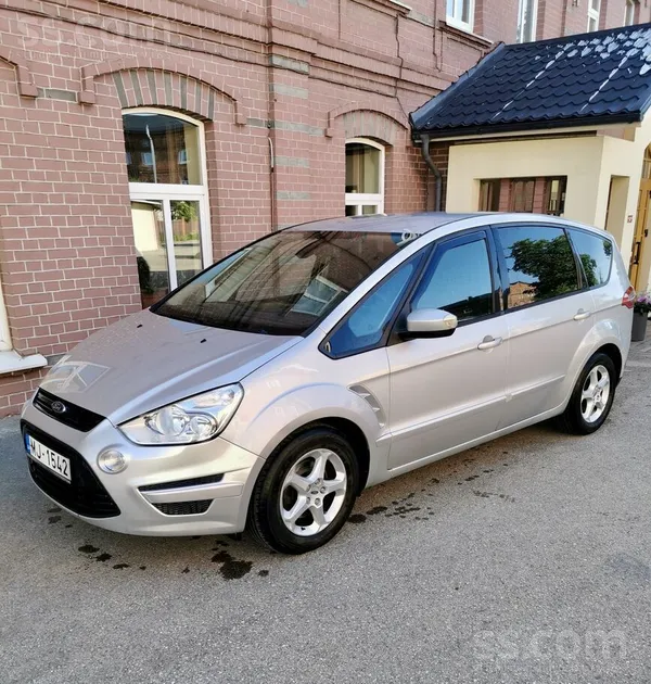 Ford Viss kas mašīnā ir, darbojas. Kopts auto, jauna TA