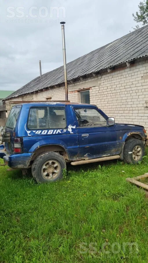 Mitsubishi Tiek pardods redzama bilde Pajero, motors, kārba u