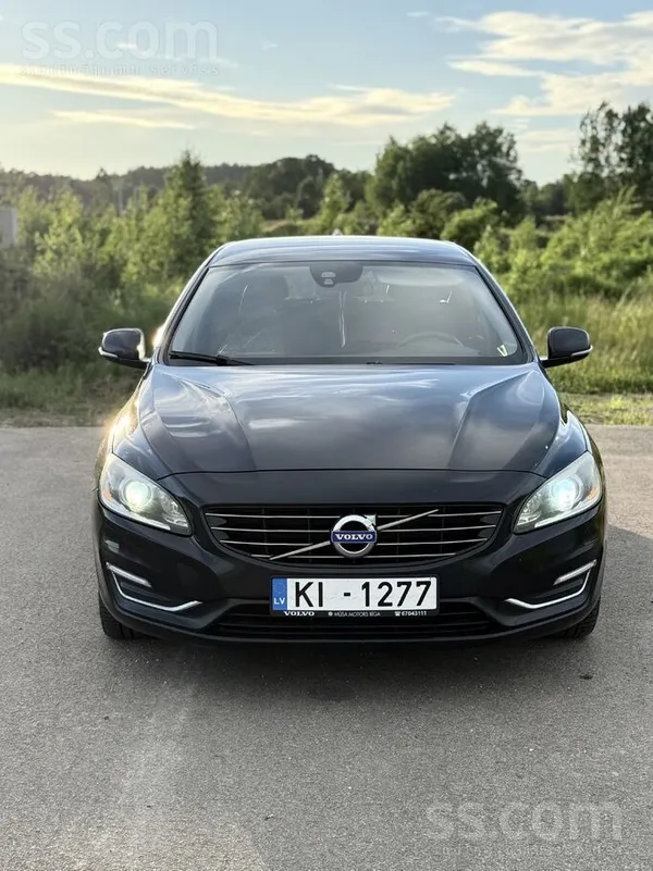 Volvo Mainu pret ko ietilpīgāku Vivaro, trafic, multivan