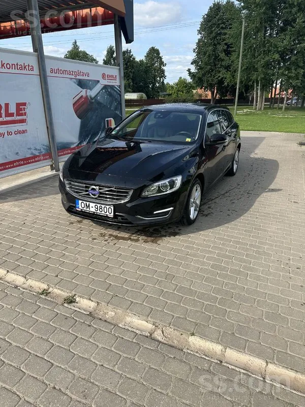 Tikko ievests 2015. Gada modelis. Volvo. V60 Plug-In Hybrid Summum. 2.4D5 Dī
