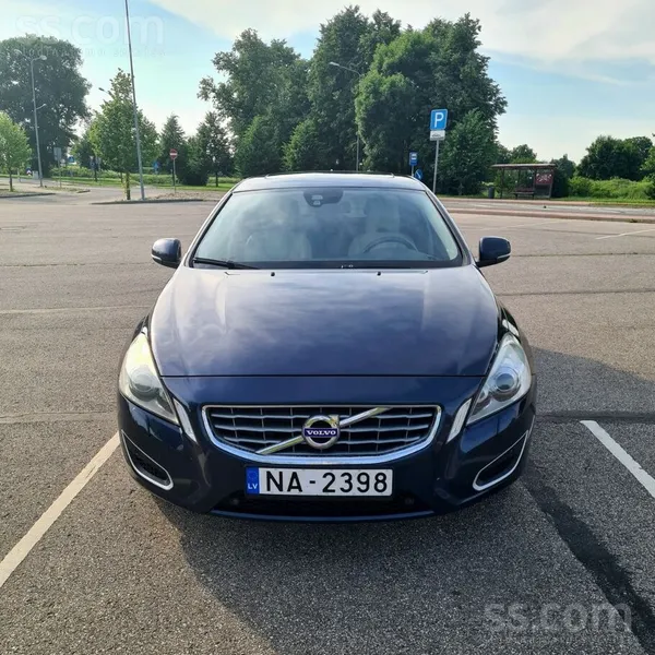 Volvo Продаю ухоженный Volvo V60 2.0D D4, 120 kW. Автомо