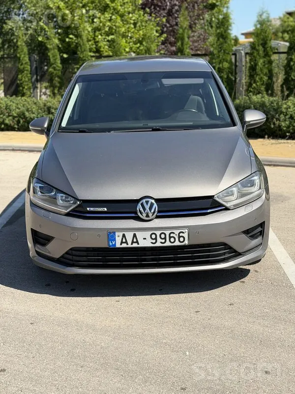 Volkswagen Pārdodu ekonomisku un koptu 2015. gada automašīnu