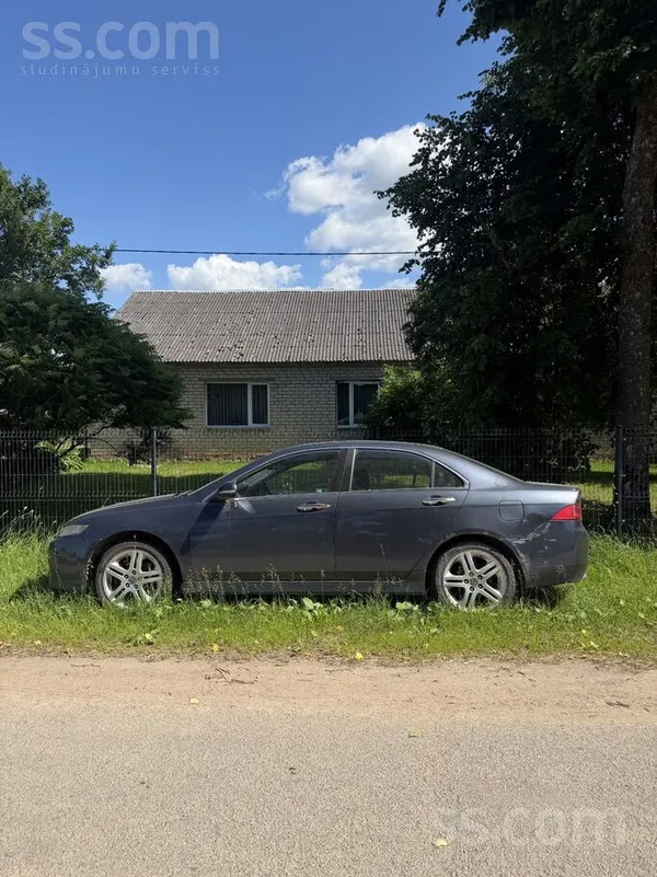 Honda Pārdod lietotu 2008. gada izlaiduma Honda Accord a