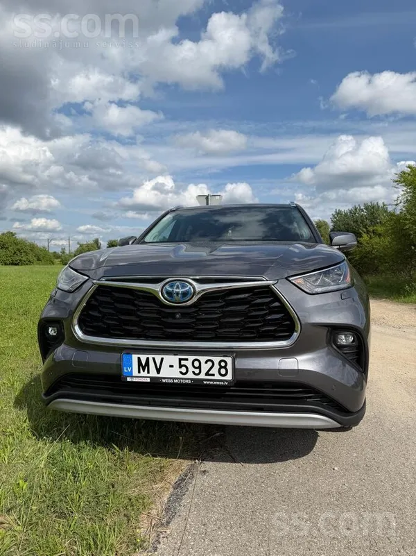 Toyota Pārdodas Toyota Highlander. Jauns auto iegādāts La