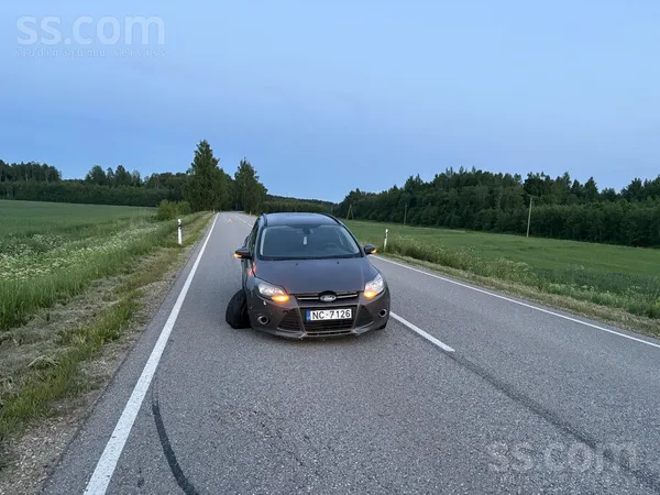 Automašīnas dzinējs ir labā stāvoklī, dzinējs darbojas bez problēmām, arī pā
