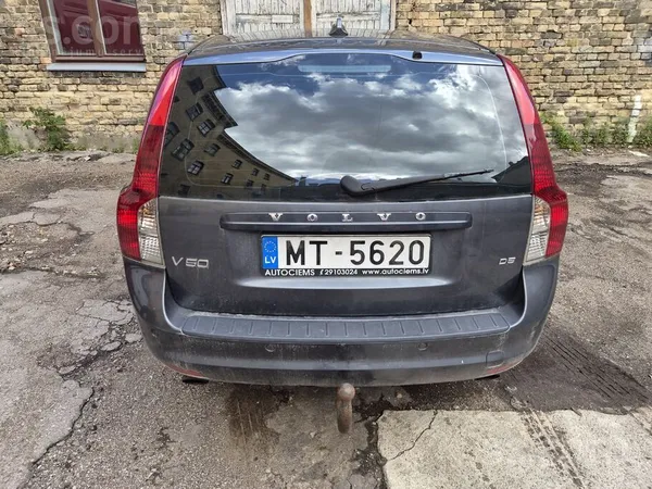 Volvo Tirgoju uzticamu auto. Volvo v50 ar D5 dzinēju. 