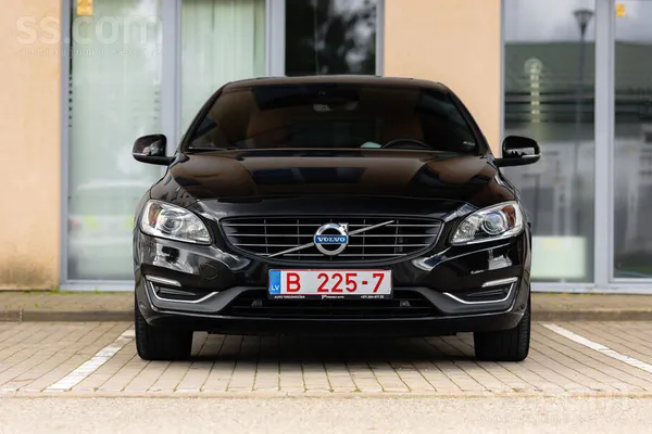 Volvo Volvo V60 Summum 2.0D3 110kw mehanika no Nīderland