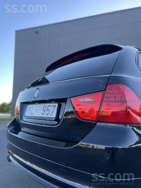 BMW BMW E91 320d 135kW Black-Sapphire Metallic. TA pa