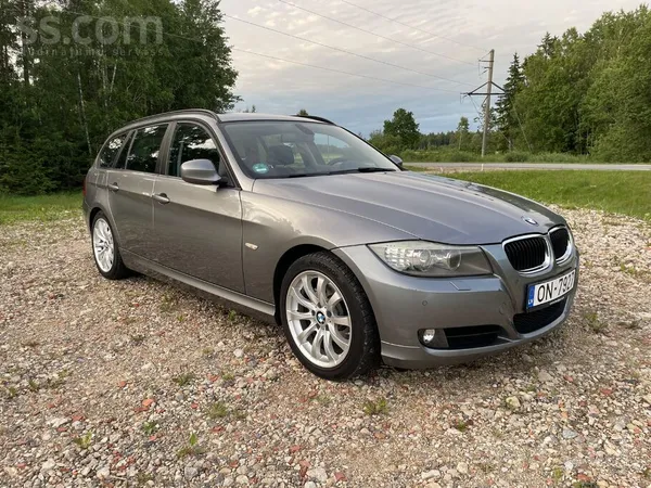 BMW BMW 318d ar 2.0d 105kw motoru un manuālo kārbu. Au