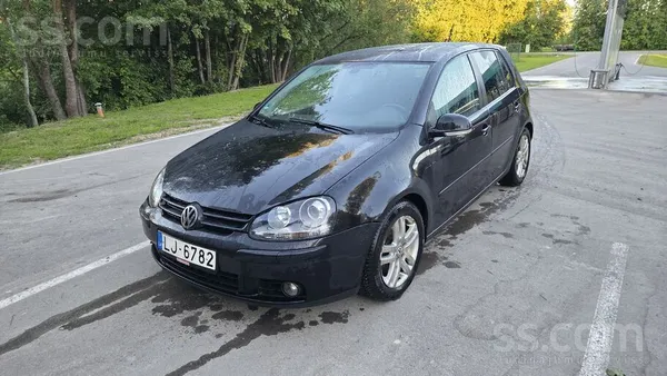Volkswagen Pārdod braucamu golfiņu. ir neliels defekts, salon