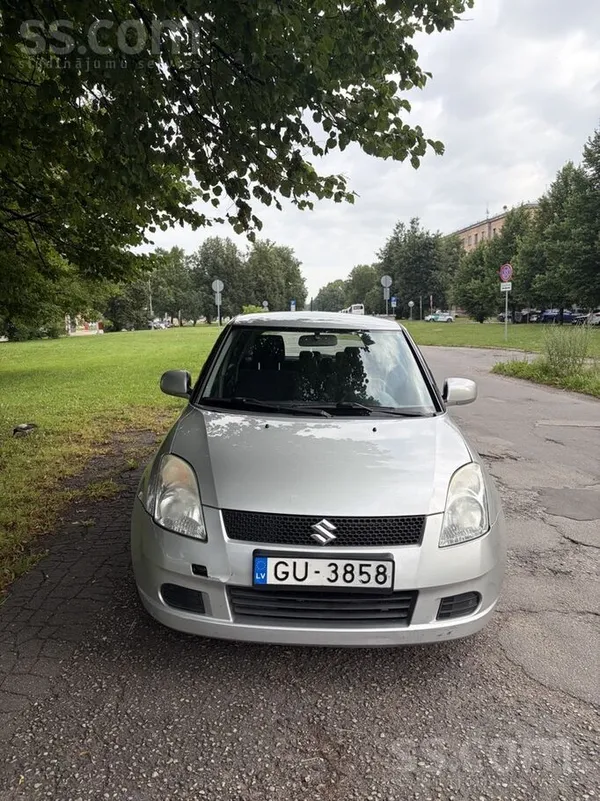 Pārdodam auto + papildus 2 ziemas riepu komplekti (cenā viss iekļauts). Auto