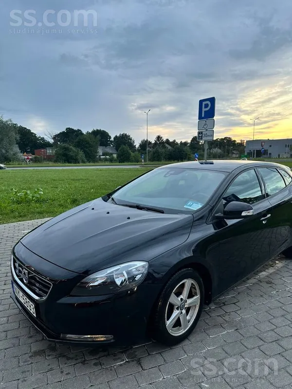 Volvo Volvo V40 T2, 2015. g. , manuālā, 184 500 km
