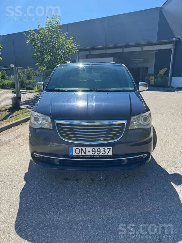 Chrysler Продаю отличный семейный автомобиль, на момент про
