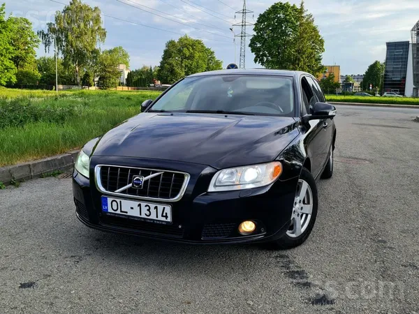 Volvo В хорошем состоянии. Заводится едет, экономичный к
