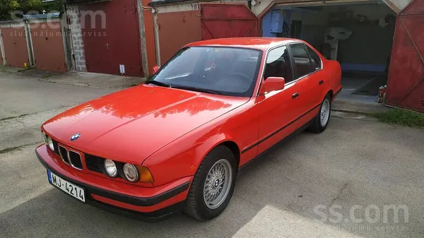 В продаже BMW E34 1990 года выпуска с мотором M50B20 в паре с 5 ступенчатой
