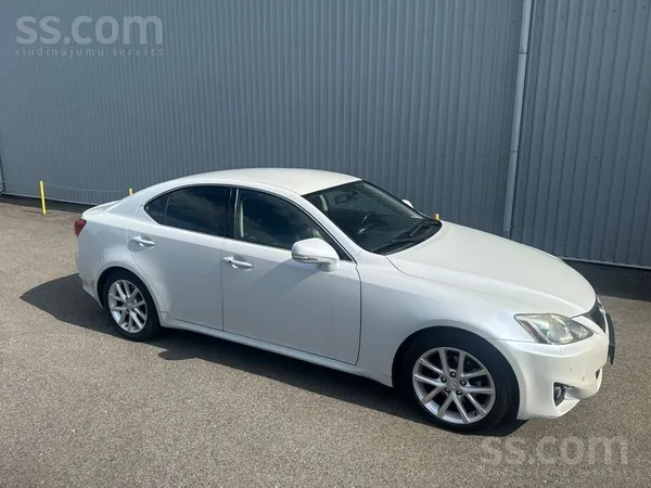 Lexus Laba stavoklī, nav sarūsējis, laba Komplektācija. 