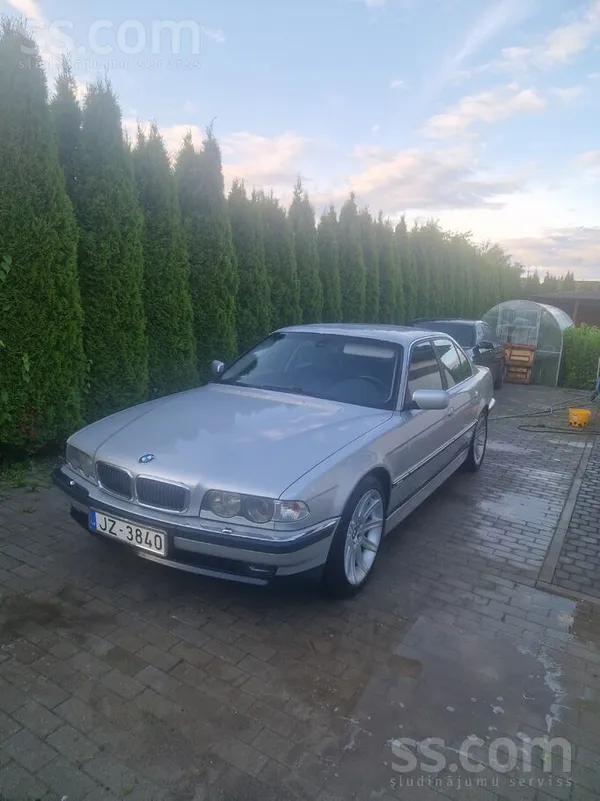 BMW Ļoti labā tehniskā un vizuālā stāvoklī. 