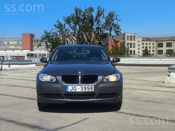 BMW Pārdodu labu E90 318 benzīns. Ar svaigo TA. Ir Aux