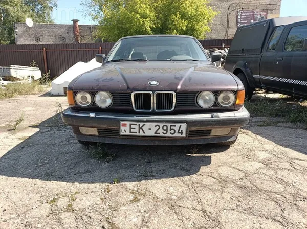 BMW 10 gadus stāvēja garāžā, darba kārtībā.