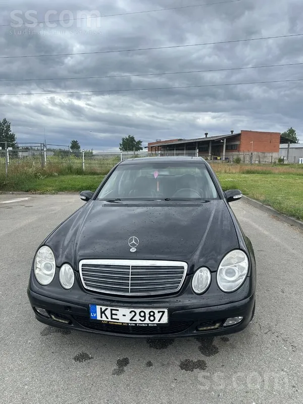 Mercedes На продажу идёт Mercedes-Benz E200. Машина в очень