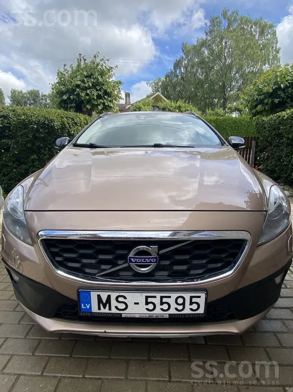 Volvo Cross Country Aukstais Modelis Ar 1.6 Mazo Ekonomi