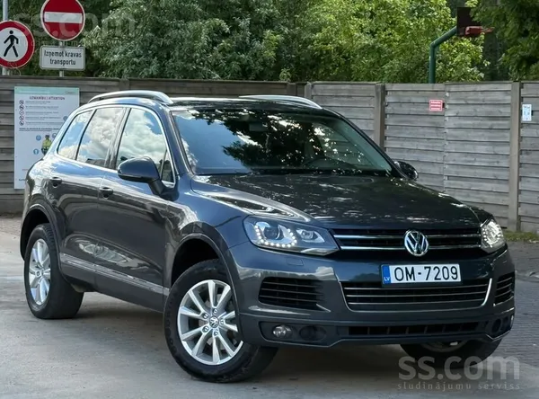 Volkswagen VW Toureg veikta pilna apkope auto labā tehniskajā