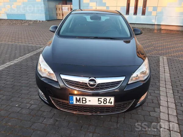Opel Īpašnieks pārdod 2011. gada Opel Astra, 1, 7 dīzel