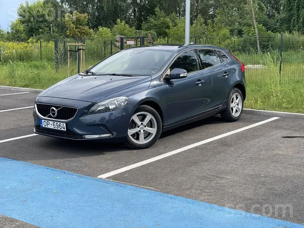Piedāvājumā tikko ievests, teicami saglabājies Volvo Volvo V40. Šis auto ir