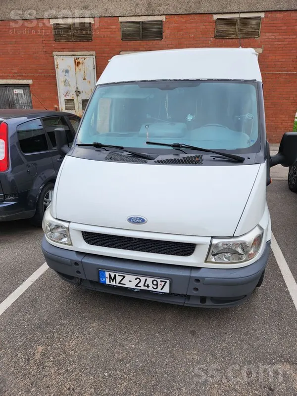 Ford Машина в хорошем состояние. По кузову ржавчины не 