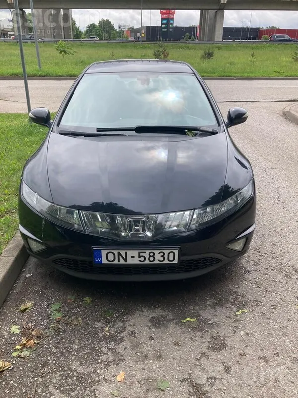 Honda Tehniski un vizuāli auto atbilst savam vecumam. 