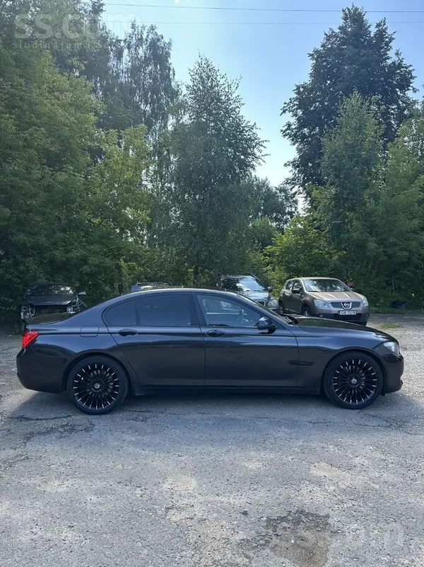 BMW Продаю BMW 730d. Отреставрирована коробка 30т км н