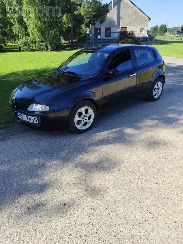 Alfa-romeo Pārdod Alfa Romeo 147 2002 gada